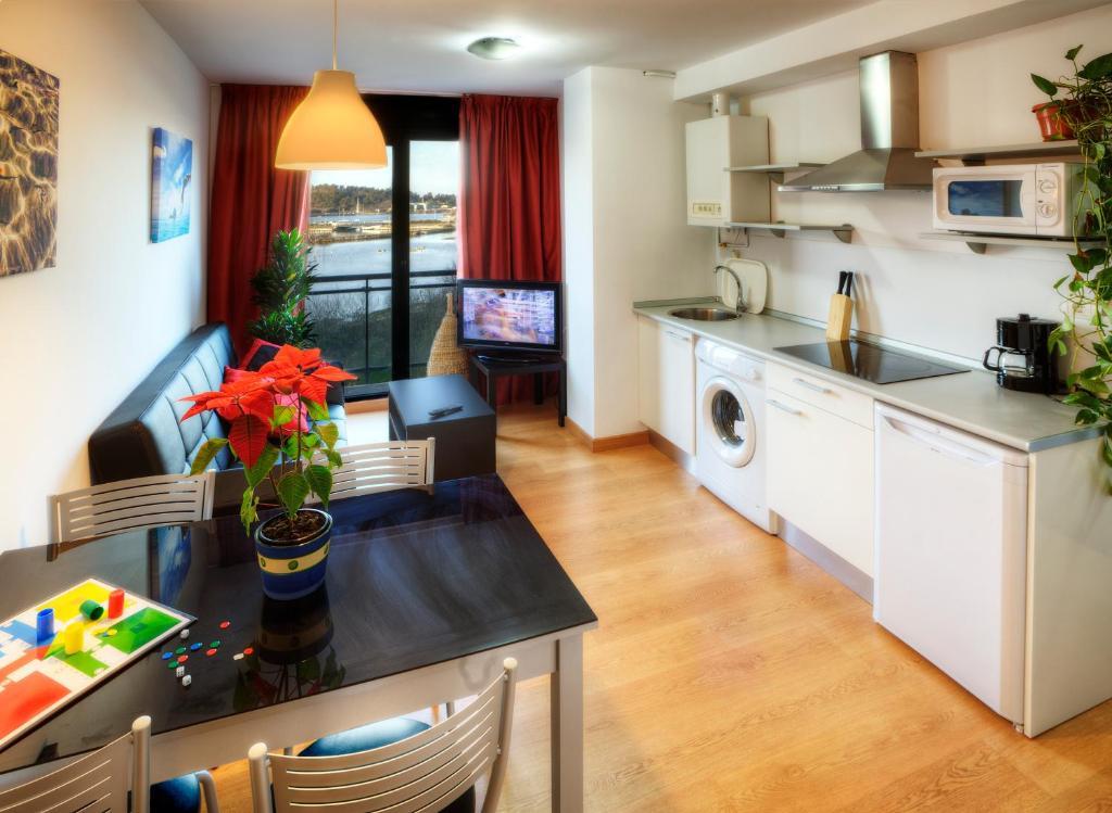 Apartamentos Bahía de Boó Guarnizo Ruang foto